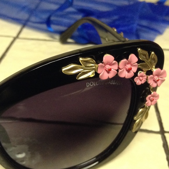 Sunglasses - Picture 4 of 4
