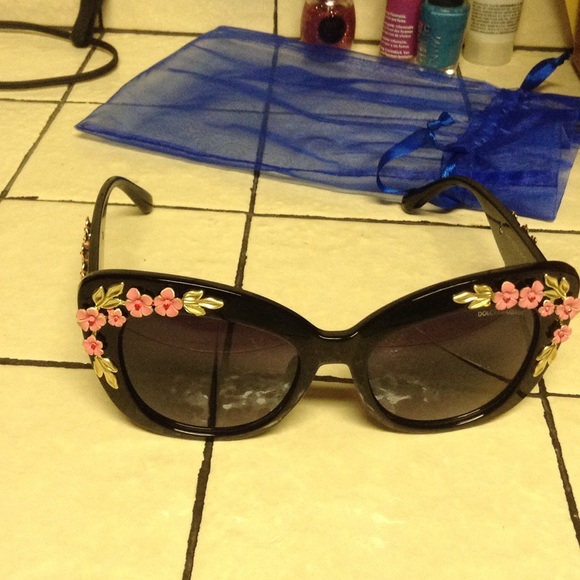 Sunglasses - Picture 2 of 4