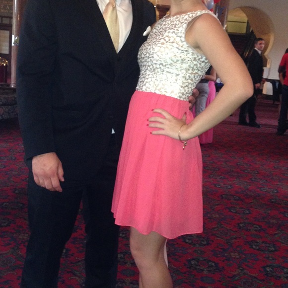 Gorgeous pink dress with gold and white sequins - Picture 1 of 4