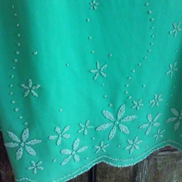 Green Floral Beaded Tank - Picture 2 of 3