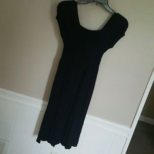 Black shortsleeve dress