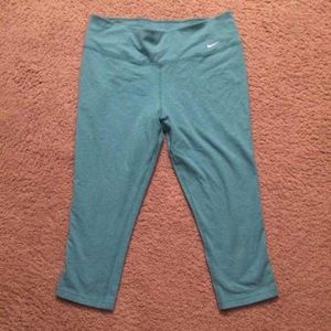Nike Tight Fit Capri
