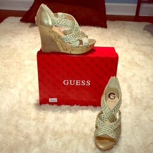 Metallic gold wedges