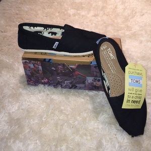 Toms classic black canvas