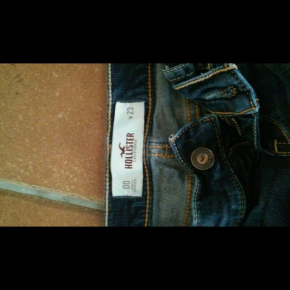 Hollister Short Shorts - Picture 4 of 4