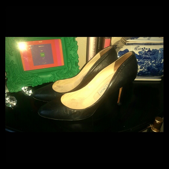 BLACK JIMMY CHOO PUMPS