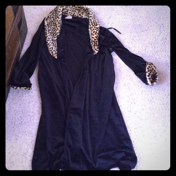 Black Robe W/Cheetah collar