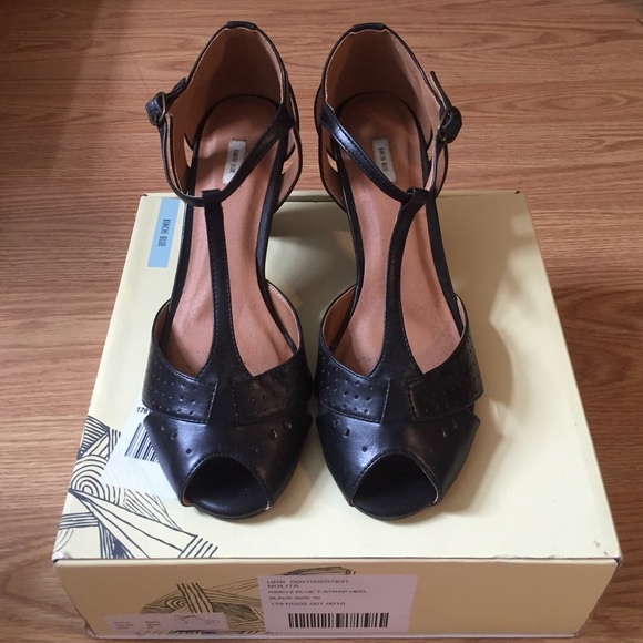 Kimchi Blue black leather T-strap heels - Picture 1 of 4