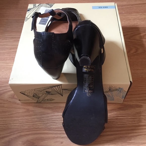 Kimchi Blue black leather T-strap heels - Picture 4 of 4