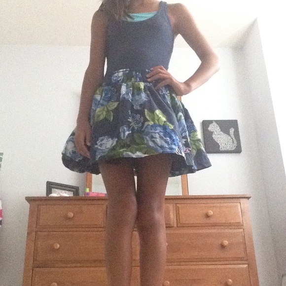 Cute floral dress from Hollister - Picture 3 of 3