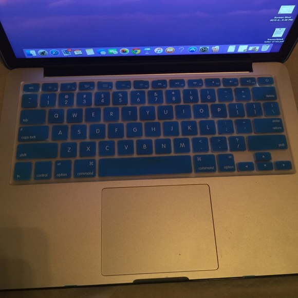 MacBook Pro blue silicone keyboard cover - Picture 3 of 3