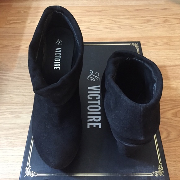 Black leather suede La Victoire ankle booties - Picture 3 of 4