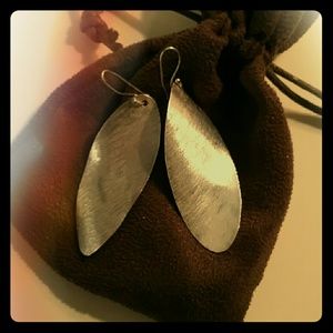 Sterling Argento Vivo Twist Leaf earrings