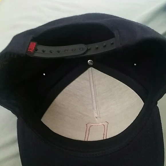 Snap back - Picture 3 of 3