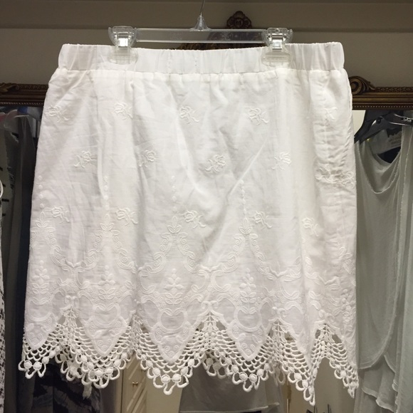 White skirt with lace by Hinge