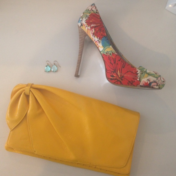 🌸Yellow clutch/wallet