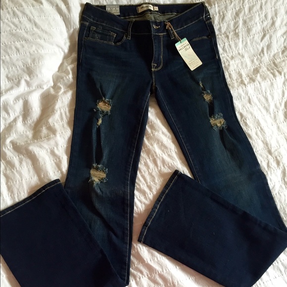 NWT Bullhead Dark Blue Ripped Jeans, Size 5L