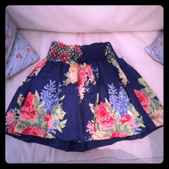 Abercrombie & Fitch flower skirt - size S