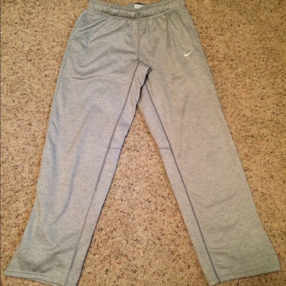 Gray Nike therma-fit sweatpants