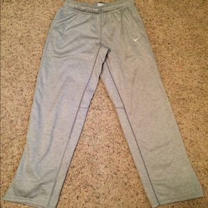 Gray Nike therma-fit sweatpants