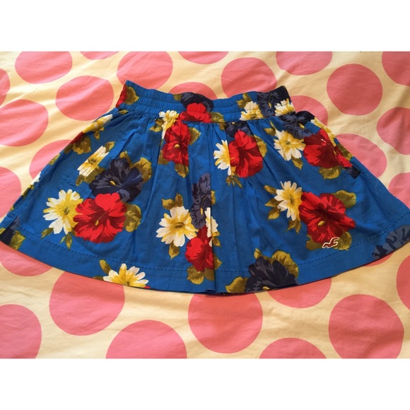 Hollister NWT blue floral skirt w/ pockets Medium