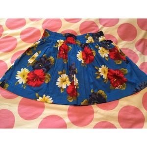 Hollister NWT blue floral skirt w/ pockets Medium