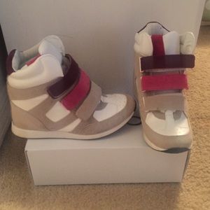 Super comfy sneakers!!!