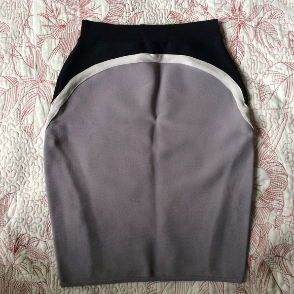 Bebe Color blocking stretchy skirt - Picture 2 of 2