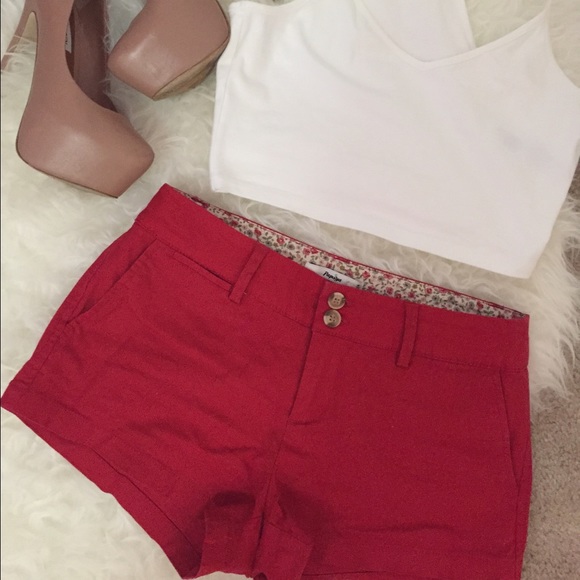 Red shorts - Picture 2 of 3