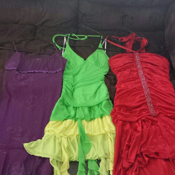 Dresses - Picture 2 of 3