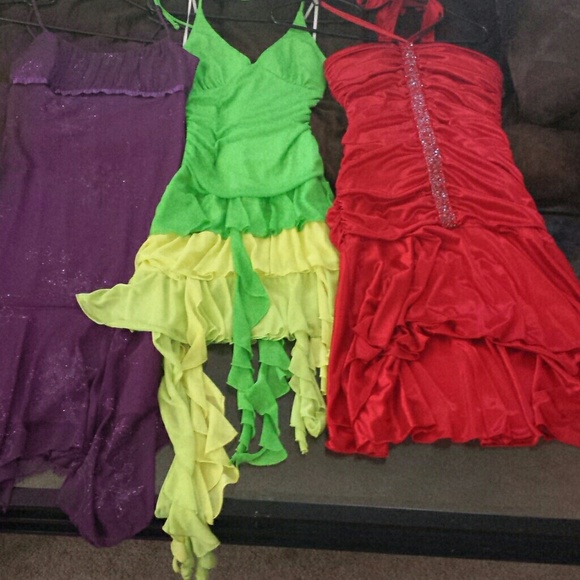 Dresses - Picture 3 of 3