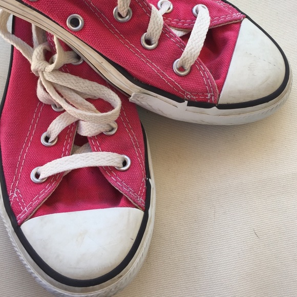 Girls pink converse shoes - Picture 4 of 4
