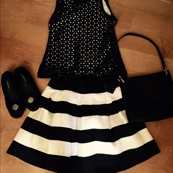 Very cute black and white full skirt, XL.