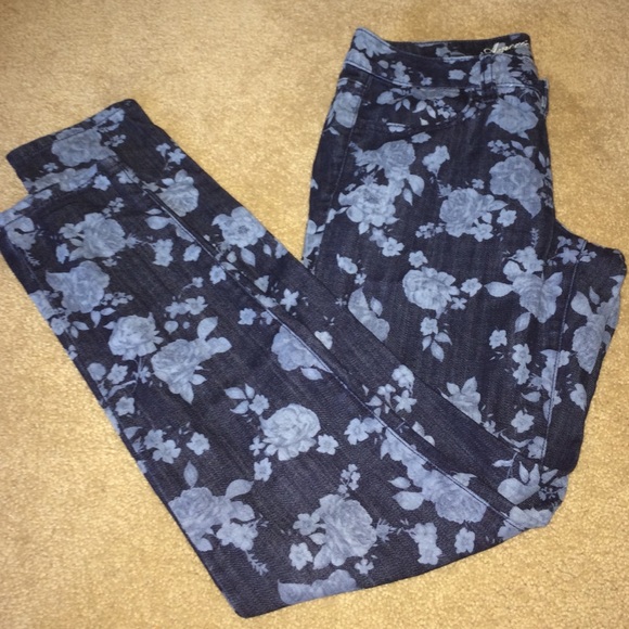 Blue floral American Eagle Jeggings