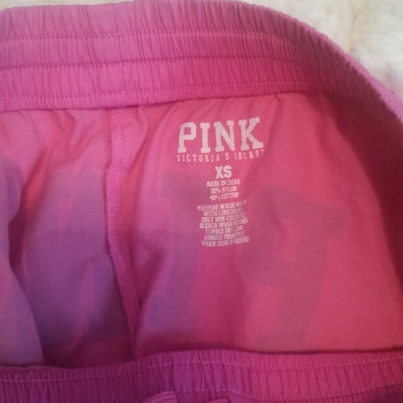 PINK shorts VS - Picture 3 of 3