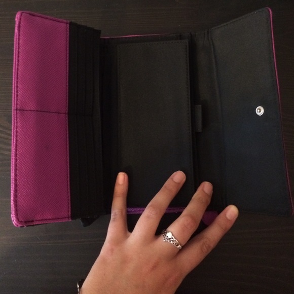 9 & CO. Wallet - Picture 3 of 4