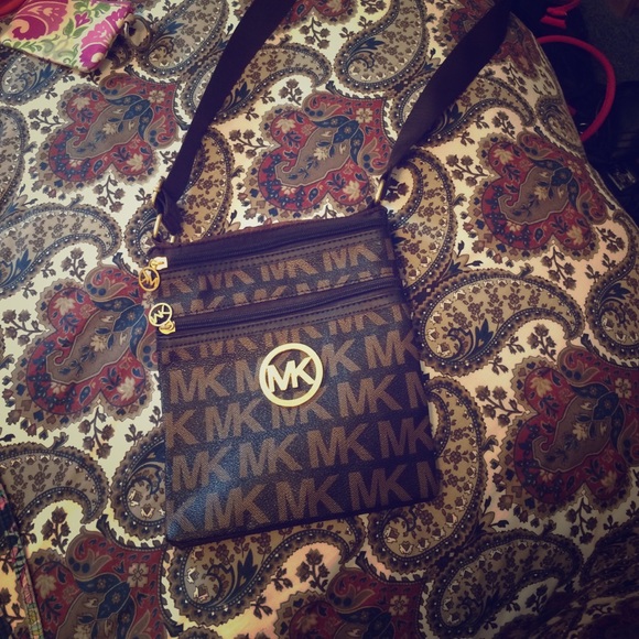 Fake Micheal Kors Satchel - Picture 1 of 1