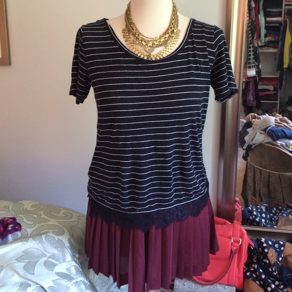 ❌❌sold❌❌The Loft navy striped tee with lace detail - Picture 2 of 2
