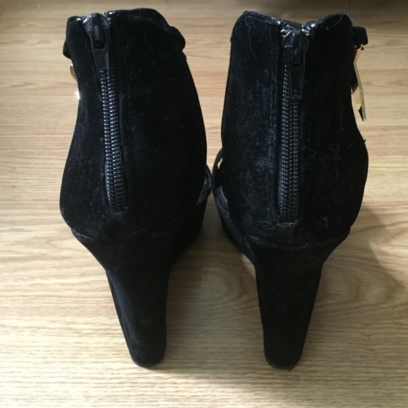 Faux suede wedges with Gold Spiked Ankle strap - Picture 4 of 4