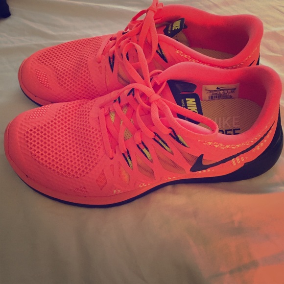 Nike Shoes - Nike free 5.0 shoes HOLD