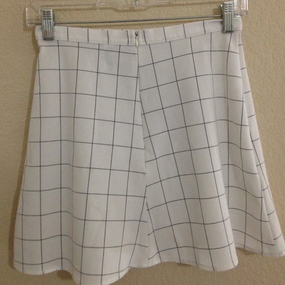//HOST PICK//AA white grid print skirt - Picture 2 of 3