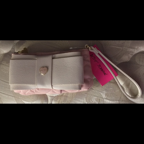 ❌Sold❌Betsey Johnson Be Mine Wrislet BowPink Blush - Picture 3 of 4