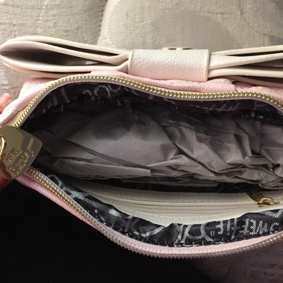 ❌Sold❌Betsey Johnson Be Mine Wrislet BowPink Blush - Picture 4 of 4