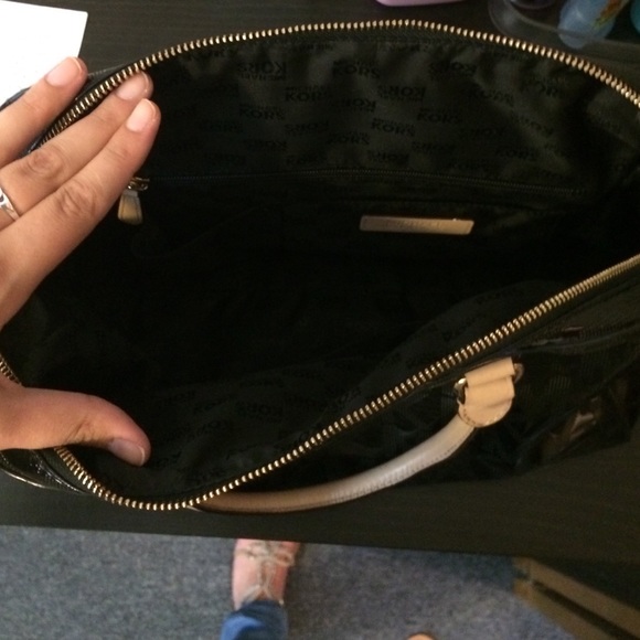 Michael Kors Handbag - Picture 2 of 3