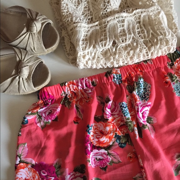 Pants - ✨ Cute Floral Flowy Shorts! ✨