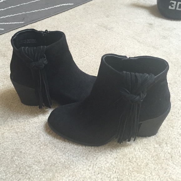 🚫 sold 🚫 Black Fringe booties