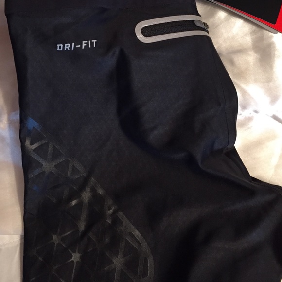 ❌SOLD❌Nike Dri Fit - Picture 2 of 4