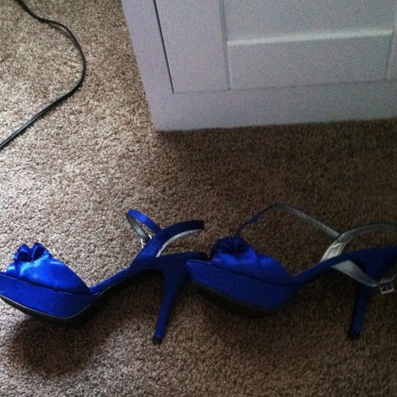Heels - Picture 2 of 2