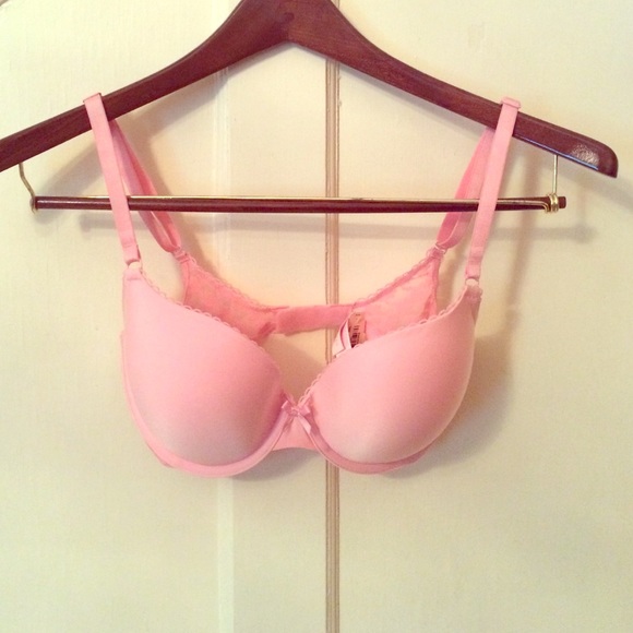 NWT 32DD Victoria's Secret Bra.