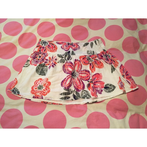 Aero Aeropostale white floral skirt NWOT